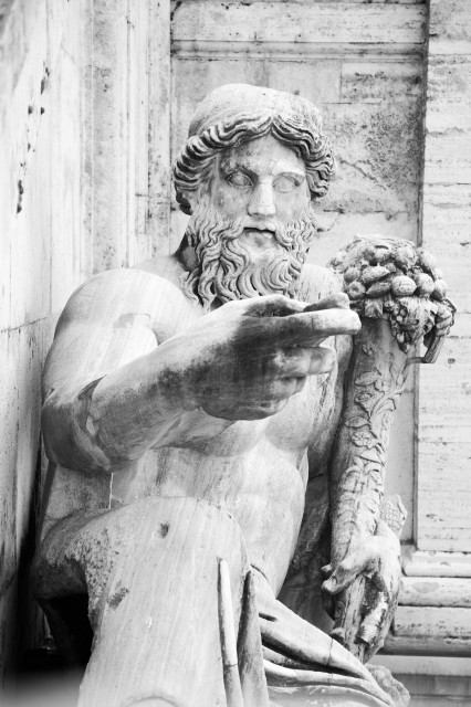 Edoardo Alaimo outfit Musei Capitolini7